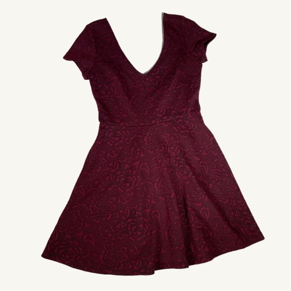 Forever 21 Red Burgundy Lace Print V-Neck Dress Size Small - Picture 5 of 5